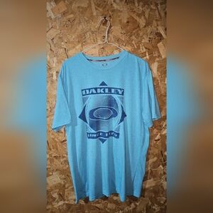 Oakley Men’s Sky Blue Tee with Navy Graphic